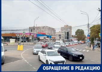 Наглые водители перекрывают путь трамваям в Краснодаре