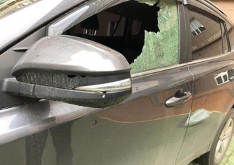 В самом центре Краснодара неизвестные расстреляли два автомобиля