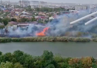 За детским садиком в Краснодаре после трех хлопков произошел пожар 