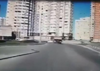 Пьяный водитель КамАЗа чуть не убил людей с детьми в Краснодаре