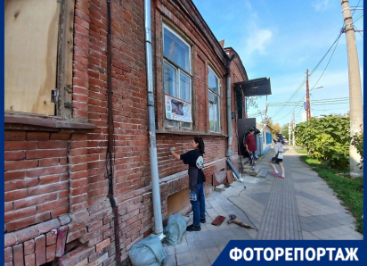 «Бесплатно сохраняем историю»: как в Краснодаре волонтёры вдыхают новую жизнь в старинные дома и двери