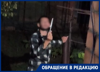 Жизнь многодетной семьи на Кубани превратилась в кошмар из-за соседа-уголовника