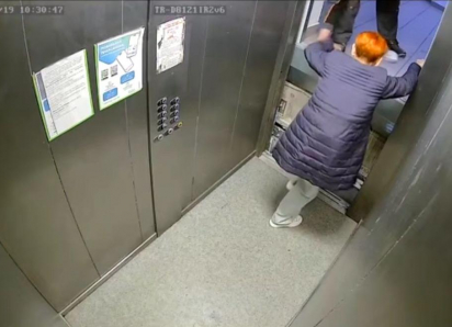 Лифт с пассажиркой сорвался с 6 этажа в Краснодаре: видео 