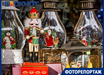 Снежные фонари, игрушки с символом Дракона и Щелкунчики: в Краснодаре показали новогоднюю ярмарку
