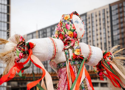 Масса веселья и искренняя радость: жители микрорайонов Образцово и Любимово с размахом проводили зиму