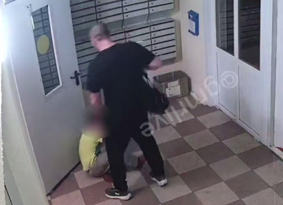 Агрессивное «воспитание» ребенка устроил мужчина под камерами в Краснодаре