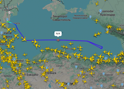 Американский самолёт-разведчик патрулирует море недалеко от Кубани