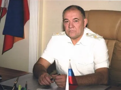 Орыс порно: Әпкесі жыныстық қатынасқа түсуді қалайды