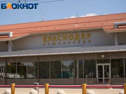 Жігіт құлағына гей порносын тығып алған