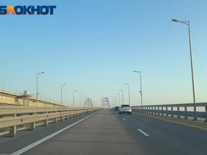 В пробках перед Крымским мостом застряли 450 автомобилей