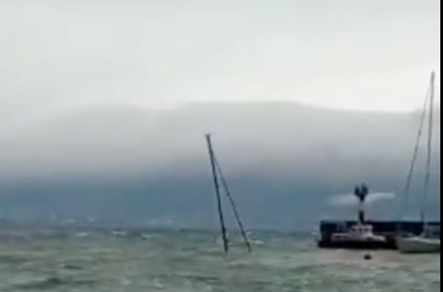 В Краснодарском крае во время шторма затонула яхта