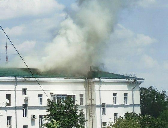В районе ж/д вокзала в Краснодаре начался пожар