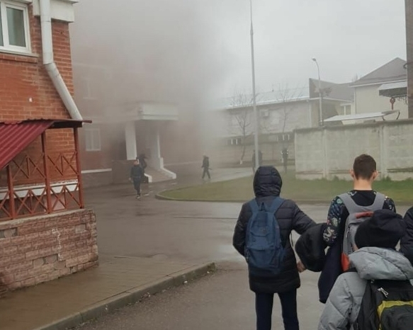 Очевидцы: при пожаре в краснодарской школе не сработала сигнализация
