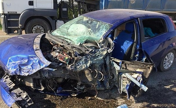 Женщина за рулем иномарки устроила массовую аварию с автобусом под Краснодаром