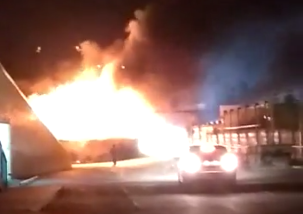 Из-за отключения света в Музыкальном микрорайоне Краснодара сгорели генератор, машина и навес