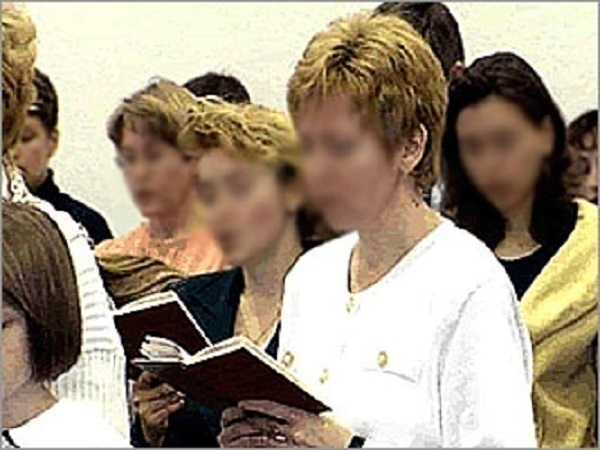 Свидетели Иеговы провели богослужение на стадионе в Крымске