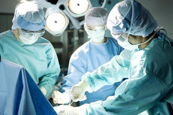 Кубанские хирурги провели уникальную операцию по удалению 35-сантиметровой опухоли