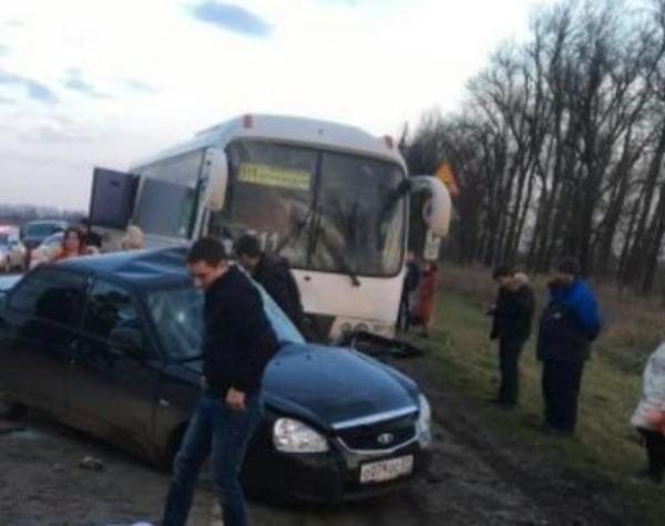 Обнаружились новые подробности ДТП «Приоры» с автобусом на Кубани: погибшая уходила от лобового столкновения