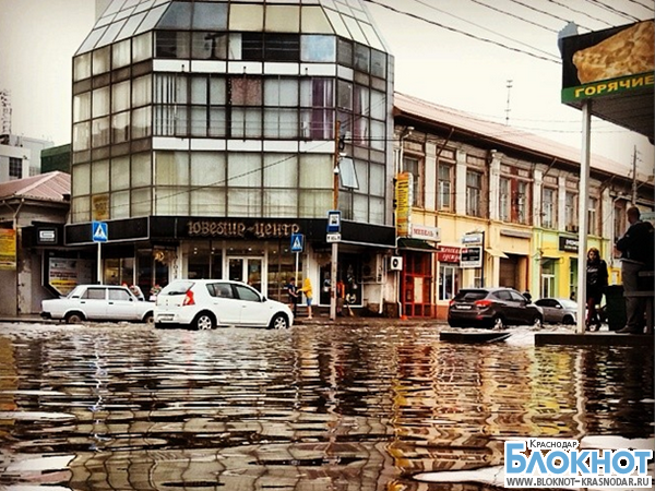В результате дождей в Краснодаре подтоплено несколько улиц