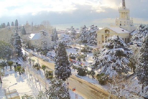 Снегопад ухудшил работу общественного транспорта в Сочи
