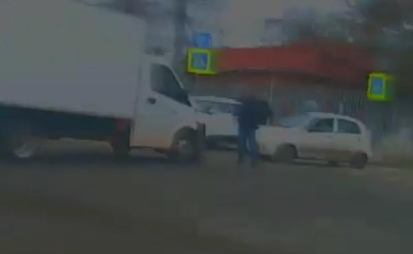 «Жестка оказалась»: очевидцы сняли на видео аварию с «Кретой» в Краснодаре