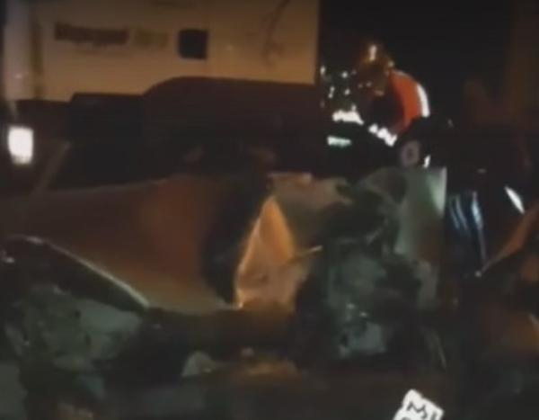 На Кубани еле живого водителя извлекли из груды искореженного аварией металла
