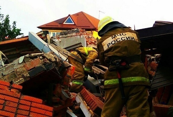 Семье, пострадавшей при взрыве дома, окажут помощь в Краснодаре
