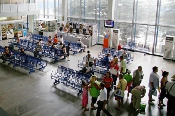 В аэропорту Анапы скандальных супругов сняли с рейса