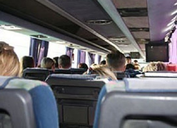 На Кубани пассажирский автобус врезался в экскаватор