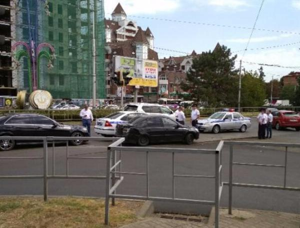 Перестрелкой закончилось преследование полицией легковушки в Краснодаре