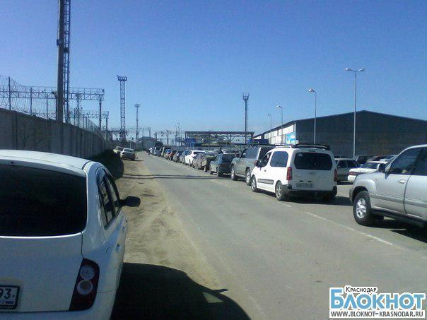 В порту «Кавказ» 930 машин стоят в очереди