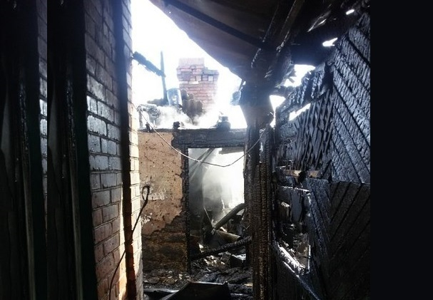 В станице Елизаветинской полностью сгорел дом