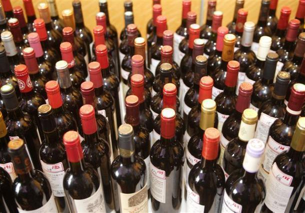В поселке Витязево полицейские обнаружили несколько точек, где незаконно продавались алкогольные напитки
