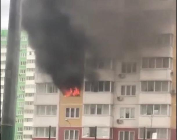 При пожаре в многоэтажном доме в Краснодаре эвакуировали 20 человек