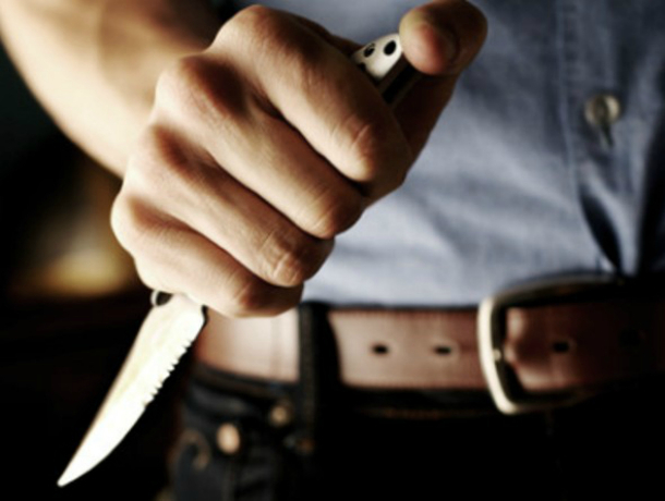 В Геленджике пьяный «зэк» ударил ножом хозяина квартиры