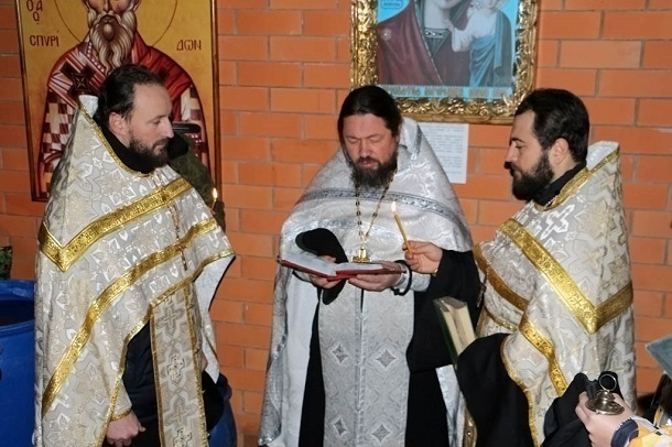 Священник из Кропоткина второй раз обвенчал мужчину с любовницей: РПЦ расторгла церковный брак