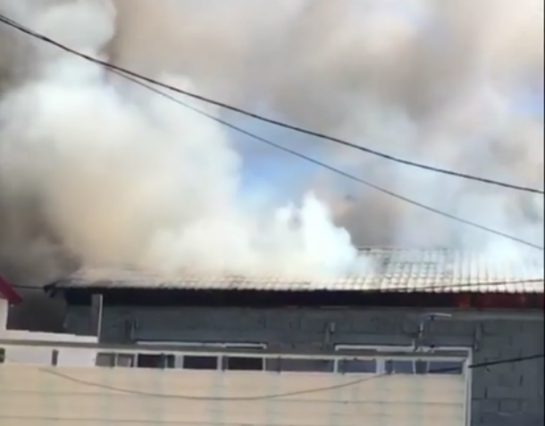 Из горящей гостиницы в Сочи эвакуировали 20 человек