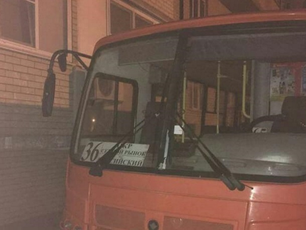 Взрывоопасные автобусы под окнами пугают жителей Краснодара