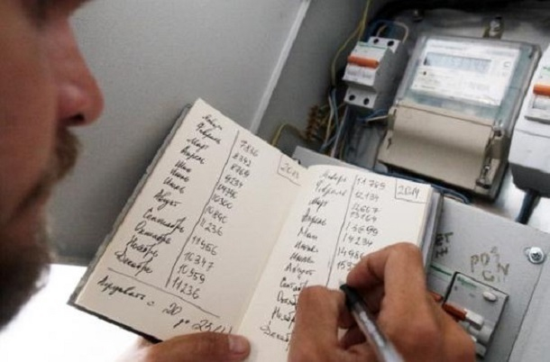 Кубанским пенсионерам, которым мошенники установили нелегальные электросчетчики, НЭСК выписала огромные штрафы