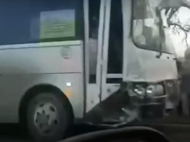 Женщина-водитель Lada Priora погибла при столкновении с автобусом в Краснодарском крае