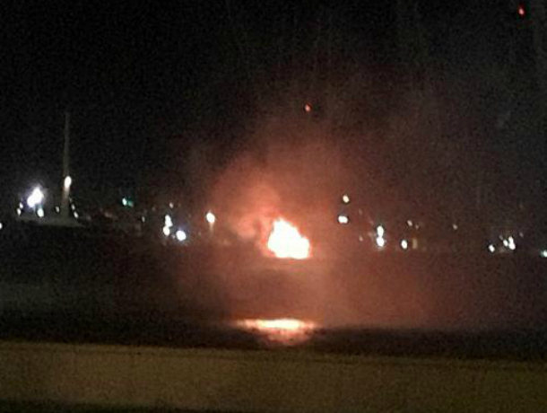 В Новороссийске сгорел сухогруз возле морского порта