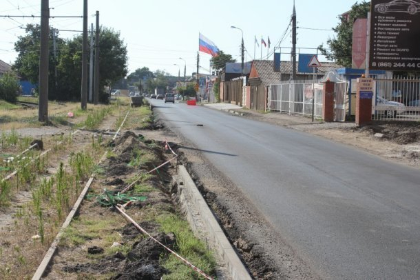 В Краснодаре ремонтируют дороги: чиновники проверили как