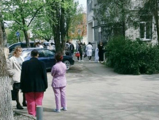 Из-за угрозы взрыва из поликлиники в Краснодаре эвакуировали людей