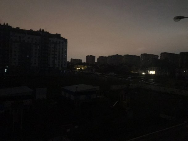 После непонятной вспышки половина Краснодара осталась без света