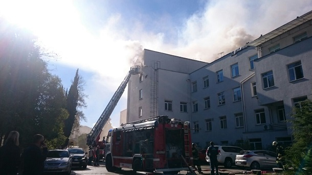 В Сочи загорелась поликлиника: пациентов эвакуировали