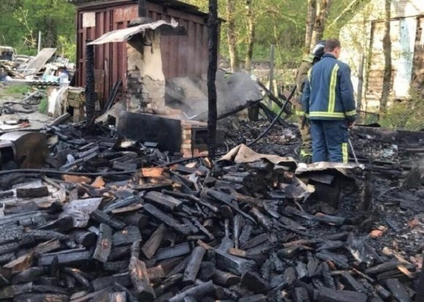 Стали известны обстоятельства гибели девушки и троих детей при пожаре в Геленджике