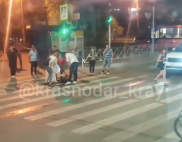 Водитель на BMW сбил пешехода в Краснодаре
