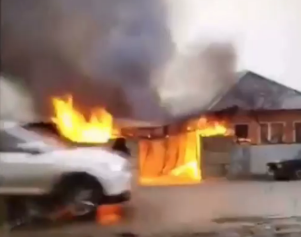 Столб дыма от пожара в частном доме видел весь Краснодар