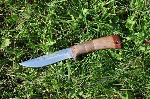 На берегу Карасуна в Краснодаре прохожие нашли мужчину с ножом в спине