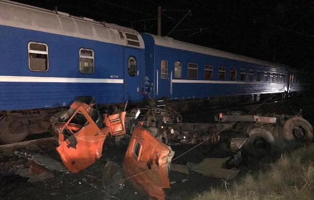 Поезд и грузовик столкнулись в Краснодарском крае: пострадало 18 человек